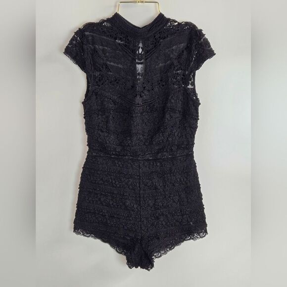 Kimchi Blue Lace Romper w Cap Sleeves Sz S Black - Picture 14 of 14